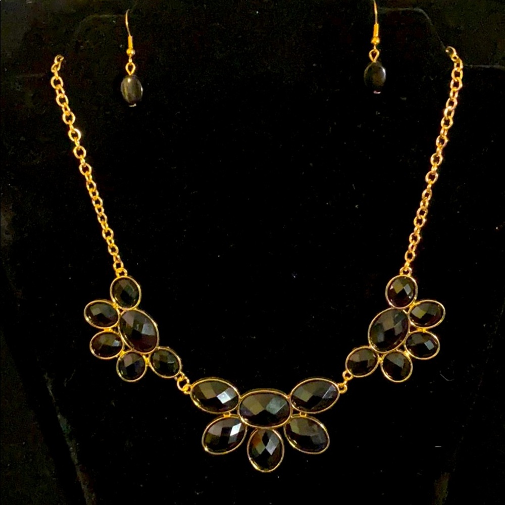 🌱 Beautiful black & gold costume jewelry set 🌟
